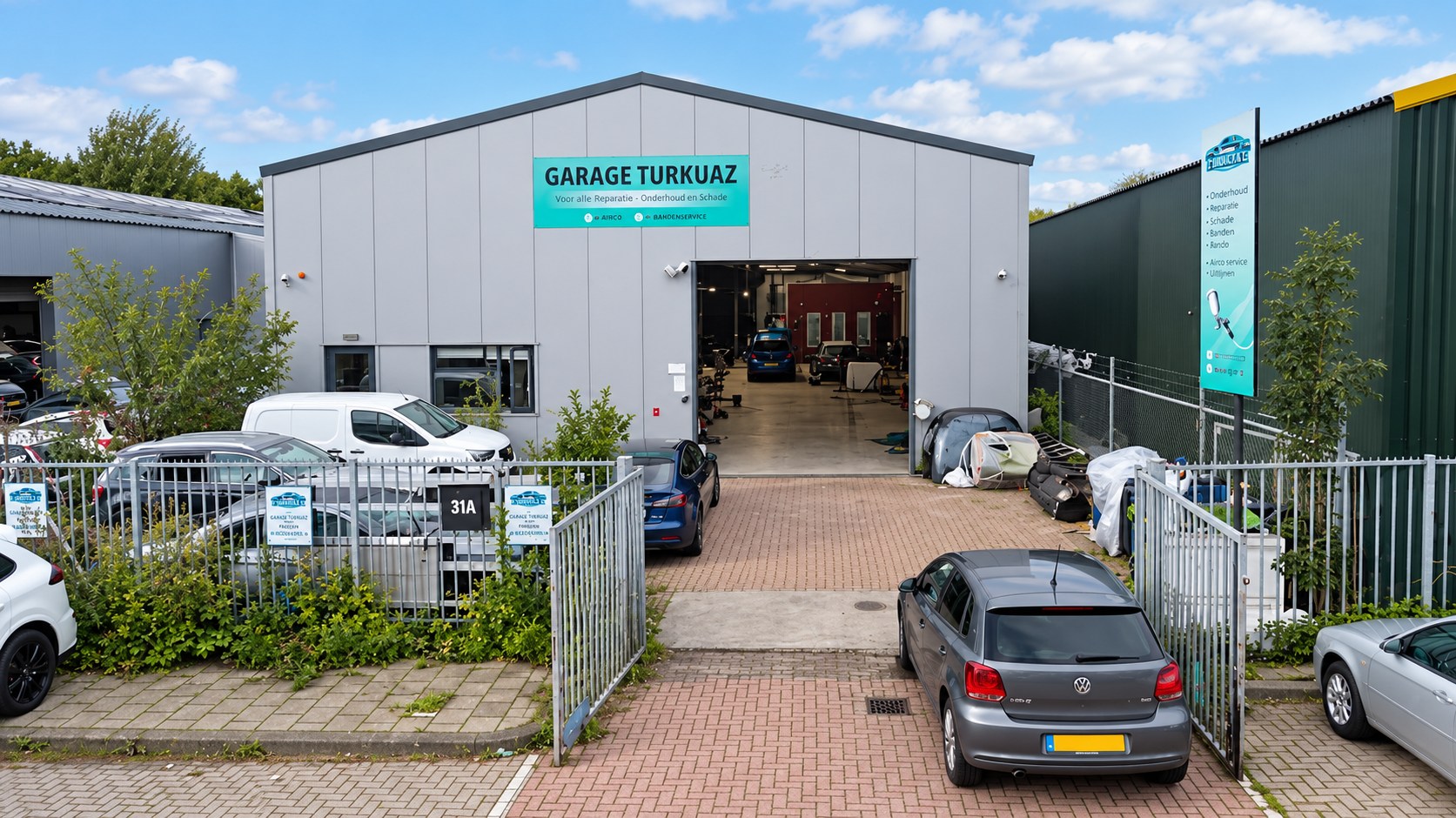 De gevel en ingang van Garage Turkuaz aan Heining 31-A